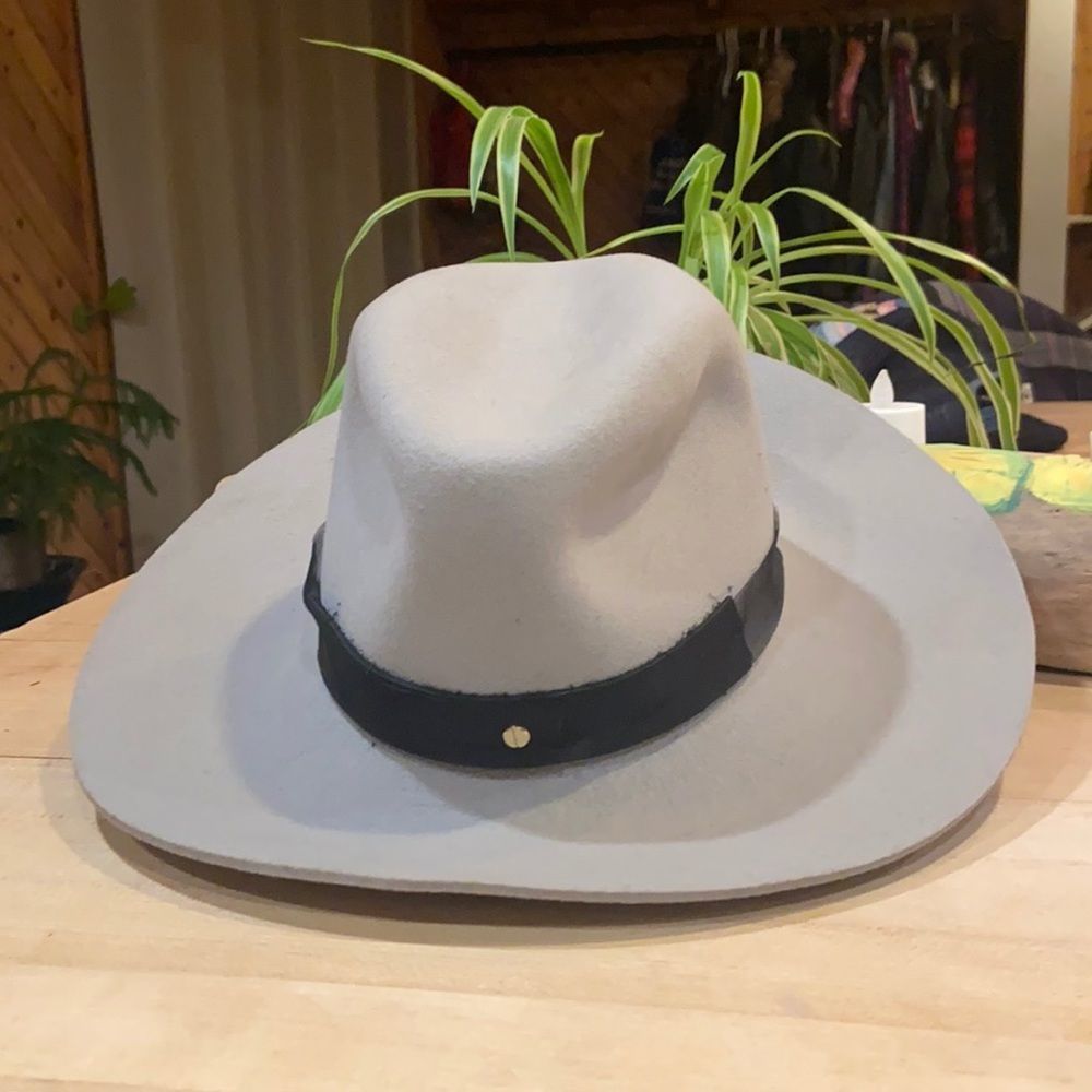 🌵 HP🌵 100% virgin lambs wool grey hat